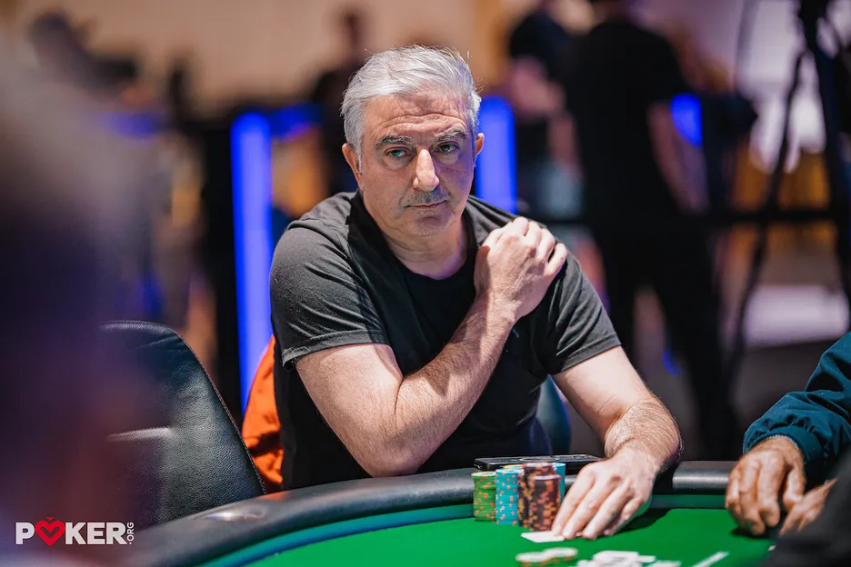 歌手赢得WSOP老年组金手链，计划现场演唱《O Canada》