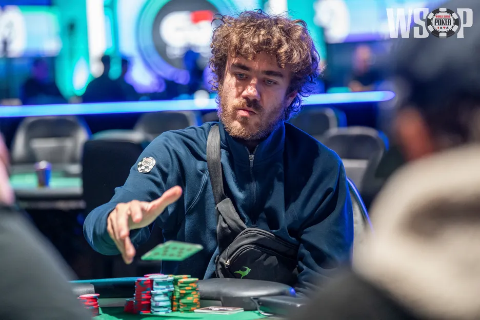 Negreanu在奇特的$100K PLO中杀入最终桌，接近第八条WSOP金手链
